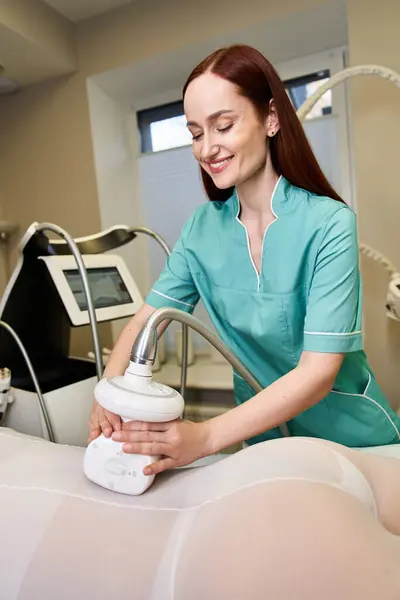 A young, beautiful dermatologist performs a skin treatment procedure in a bright clinic. — Stock Photo