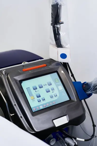 Tecnologia avançada de depilação a laser melhora a remoção de cabelo para uma experiência de pele suave e bonita. — Fotografia de Stock
