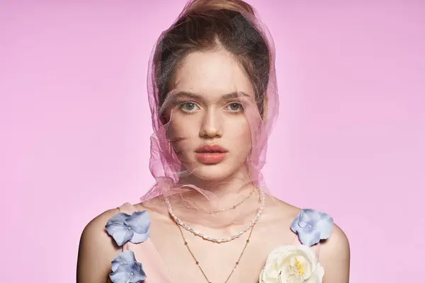 A beautiful woman adorned with flowers wears a stylish outfit that embodies springtime grace. — Stock Photo