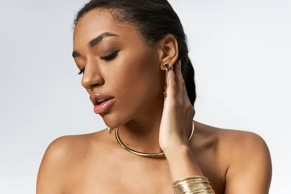 Model showcasing elegant attire fashion with chic accessories for youthful allure. — Stock Photo