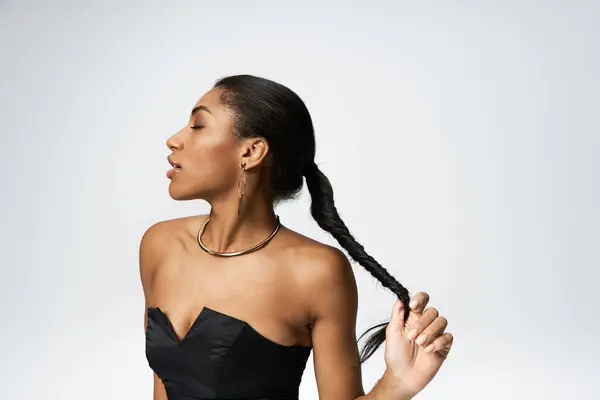 Beautiful young woman showcasing trendy attire in a stylish and chic pose. — Stock Photo