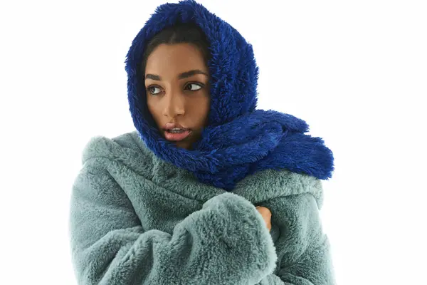 Young woman showcases chic winter style with cozy oversized outerwear and vibrant scarf. — Stock Photo