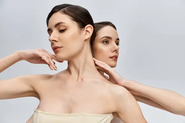 Two beautiful sisters pose gracefully, highlighting their stunning features and bond with elegance. — Stock Photo