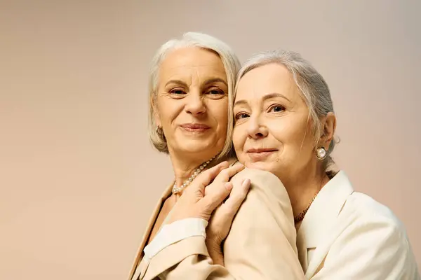 Two stylish women share a joyful moment, showcasing their romance in a loving embrace. — Stock Photo