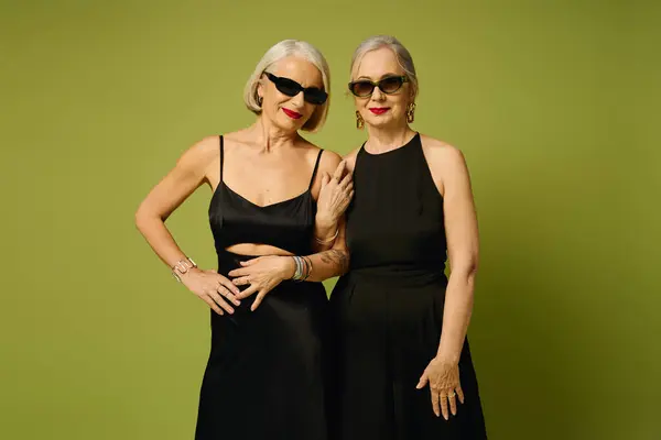 Two stylish mature women pose confidently, showcasing their fashion sense and deep connection. — Stock Photo