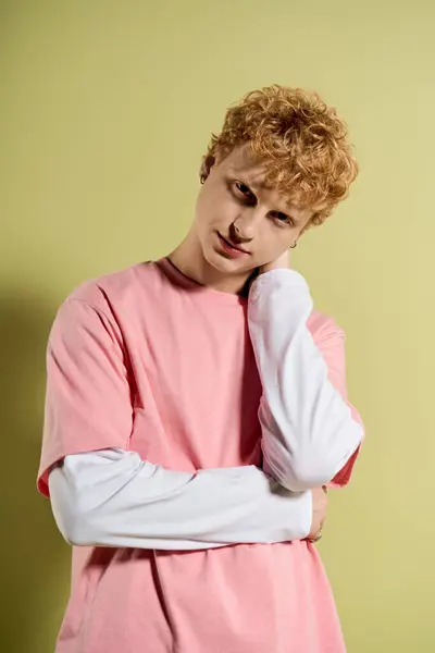 A handsome young man poses artistically in a trendy outfit against a vibrant background. — Stock Photo