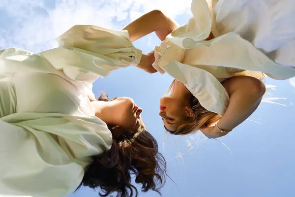 Two beautiful women showcase their trendy outfits while enjoying a vibrant spring day outside. — Stock Photo