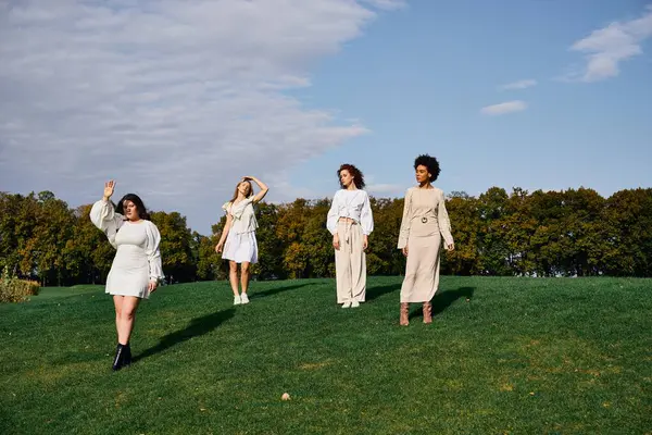 Five fashionable women showcase their confidence while enjoying the outdoors on a sunny day. — Stock Photo