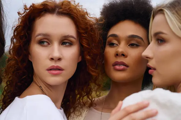 Three fashionable women exude style and confidence in a beautiful park, surrounded by nature. — Stock Photo