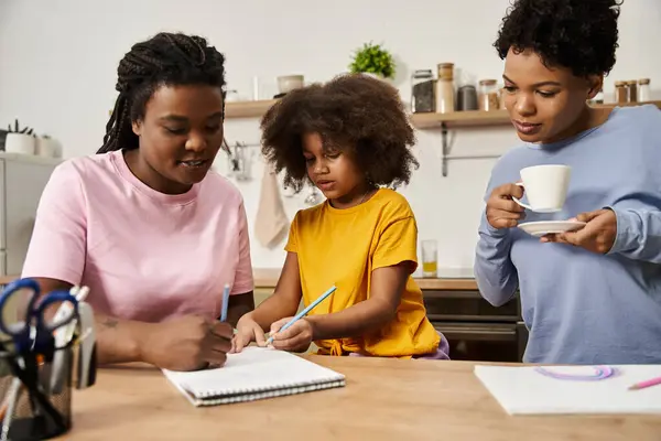 A loving family enjoys quality time together, focusing on creativity and learning at home. — Stock Photo