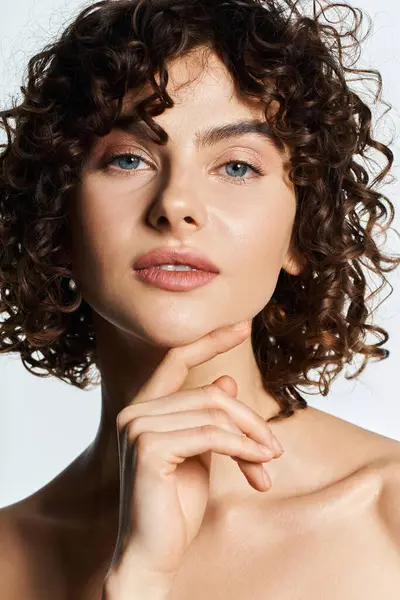 Curly haired beauty exudes confidence and charm in a modern studio. — Stock Photo
