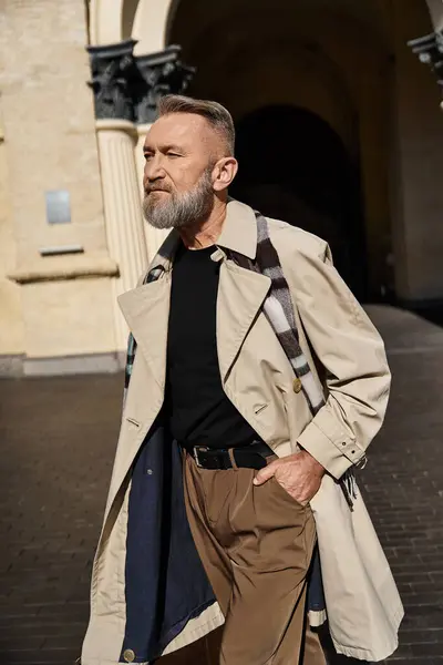 A debonair senior man walks through a bustling urban environment. — Stock Photo