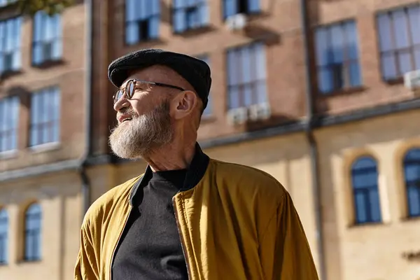 A senior man showcases trendsetting style as he confidently walks through a bustling city street. — Stock Photo
