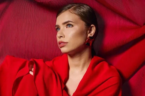 Young woman in chic red fashion poses elegantly, showcasing her style and poise. — Stock Photo