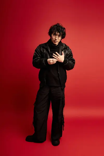 Young asian man strikes confident pose. — Stock Photo