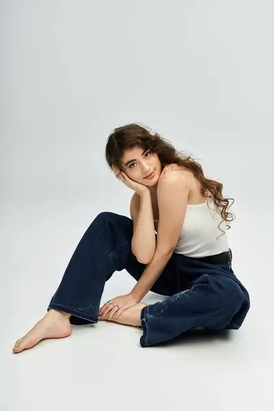 A young woman in stylish denim exudes charm and a unique fashion sense. — Stock Photo