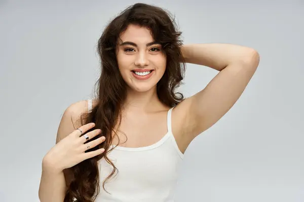 A chic young woman highlights her trendy style and playful personality on a neutral background. — Stock Photo