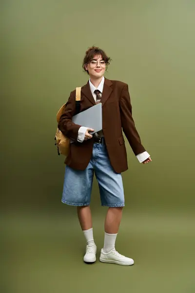 A young pretty woman confidently stands in a chic outfit, gracing the urban scene with her style. — Stock Photo