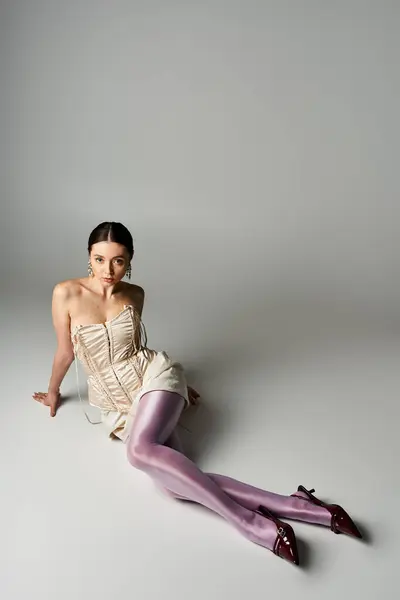 A young and pretty woman showcases her trendy fashion sense, striking a pose on a clean background. — Stock Photo