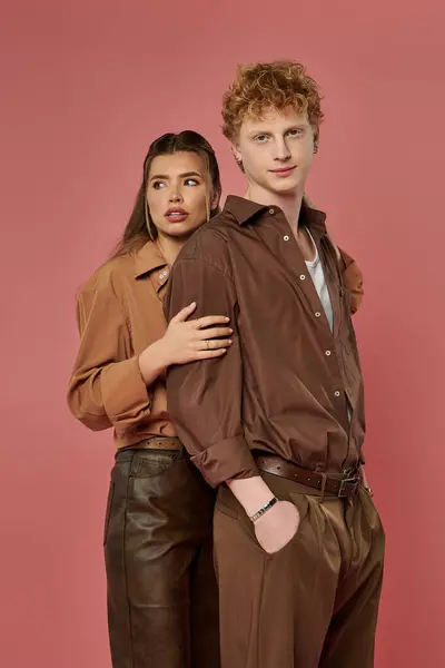 Young couple in vibrant outfits playfully shows their love in a trendy setting. — Stock Photo