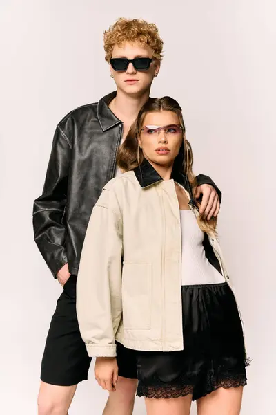 A couple in stylish outfits embraces, showcasing their love in a trendy urban setting. — Stock Photo