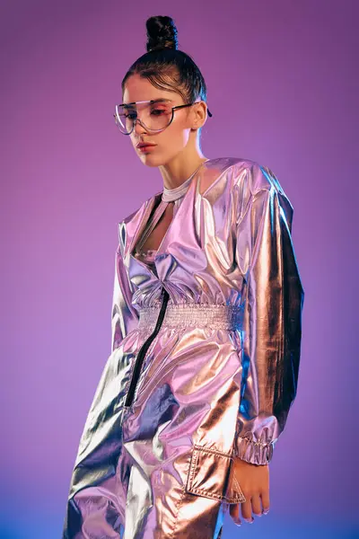 A stylish woman confidently poses in metallic attire with holographic colors in a creative setting. — Stock Photo
