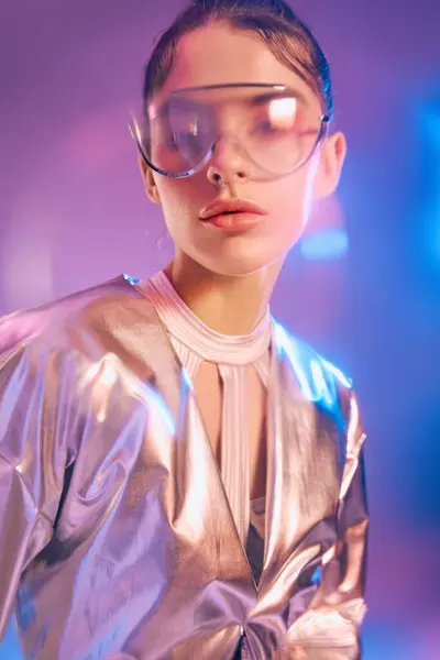A stylish woman flaunts a vibrant holographic outfit, embodying bold modern trends. — Stock Photo