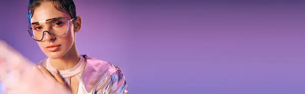 A young woman models chic, holographic attire against a vibrant backdrop. — Stock Photo