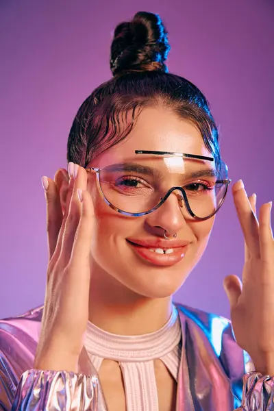 A stylish young woman exudes confidence in futuristic attire, accentuated by holographic colors. — Stock Photo