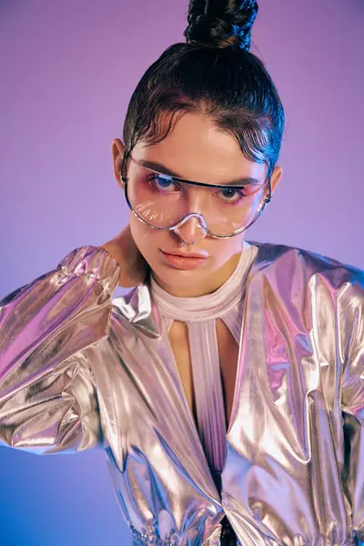 Stylish woman showcases modern fashion with metallic elements against a backdrop of vibrant colors. — Stock Photo