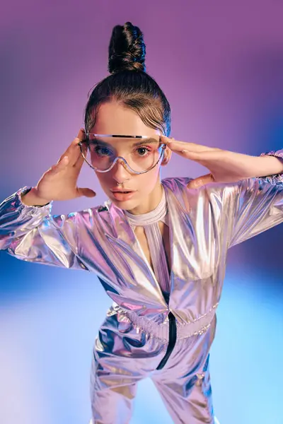 A stylish woman in holographic attire strikes a confident pose, embodying modern fashion. — Stock Photo