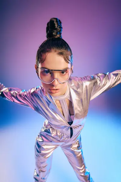 A young woman in a striking metallic outfit captures attention with her unique, experimental style. — Stock Photo
