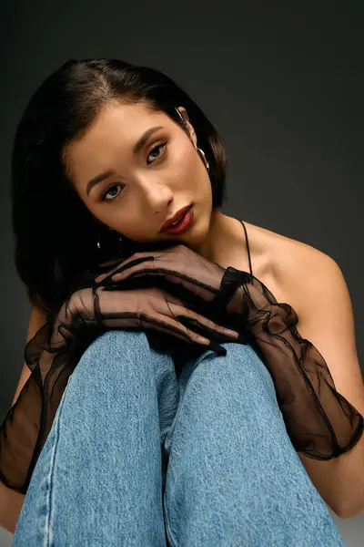 Young woman in trendy outfit relaxes with confidence, demonstrating modern fashion artistry. — Stock Photo