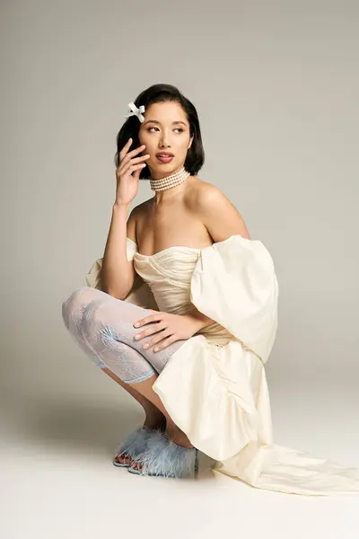A stunning young bride poses gracefully in a stylish gown, radiating elegance and charm. — Stock Photo