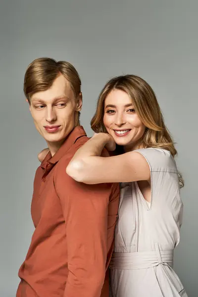 A young couple flaunts trendy spring outfits in a bright studio. — Stock Photo