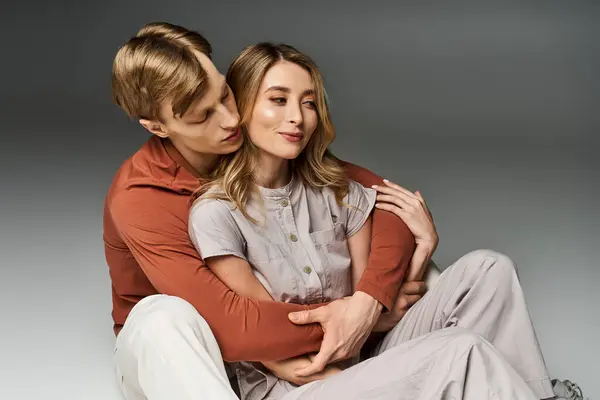 A young couple enjoys a sweet moment in stylish spring outfits. — Stock Photo