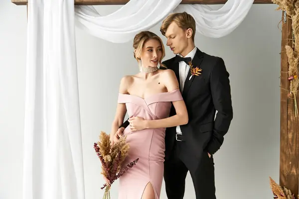 A happy couple enjoys a romantic moment at their spring wedding amid lovely decorations. — Stock Photo