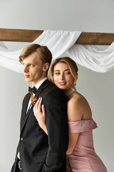 A joyful young couple embraces, celebrating their spring wedding in a beautiful setting. — Stock Photo
