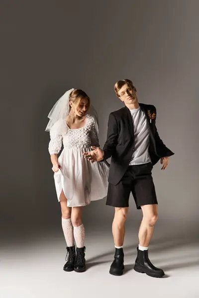 A young couple joyfully embraces their unique spring wedding style, celebrating together. — Stock Photo