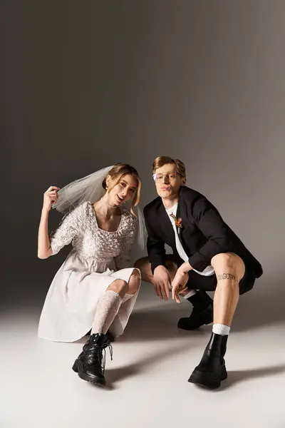 A happy couple poses at their modern spring wedding, highlighting their unique style. — Stock Photo