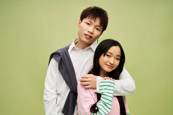 A lovely couple shares a tender moment, radiating romance and style with their fashionable outfits. — Stock Photo