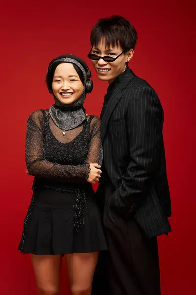A stylish couple exudes love and joy, dressed elegantly for a chic gathering in a stunning setting. — Stock Photo