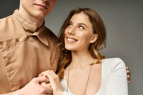 Young bride and groom enjoy a romantic connection as they share loving glances and hold hands. — Stock Photo