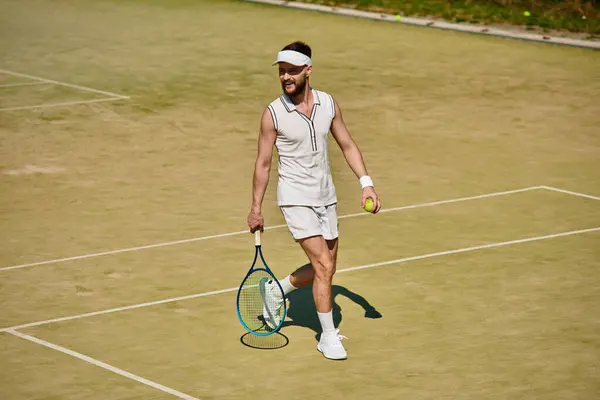 A skilled player showcases athleticism while playing tennis on a sunny day in summer gear. — Stock Photo
