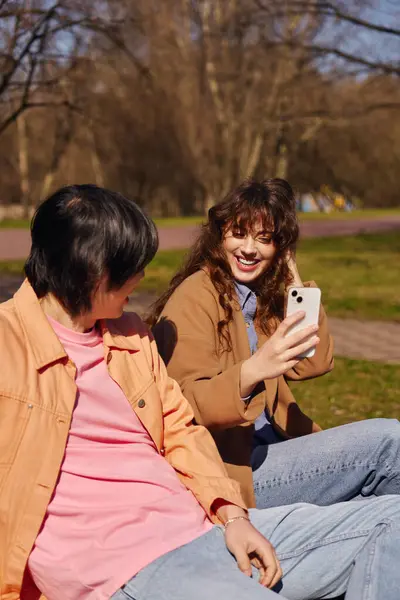 A young asian man and woman in the park, smiling and enjoying their time together. — Stock Photo