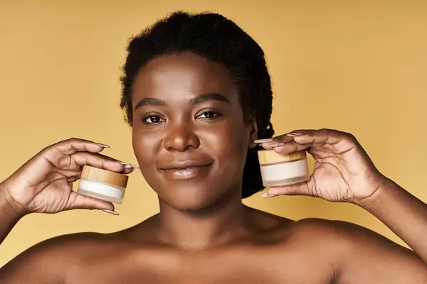 A young African American woman shares her skincare routine, showcasing her beautiful skin. — Stock Photo