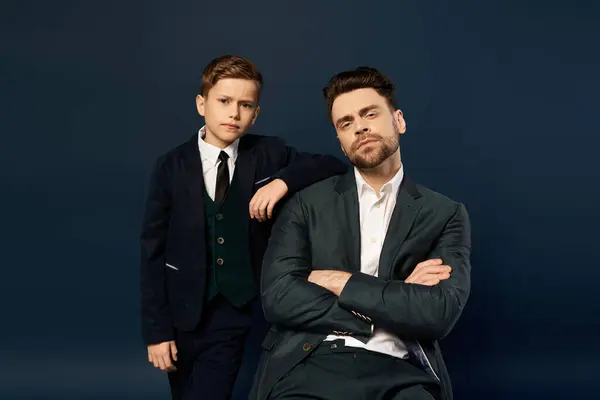 Father and son share a moment of connection and happiness on Father Day together. — Stock Photo