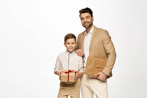 A father and son joyfully celebrate Fathers Day with wrapped gifts. — Stock Photo