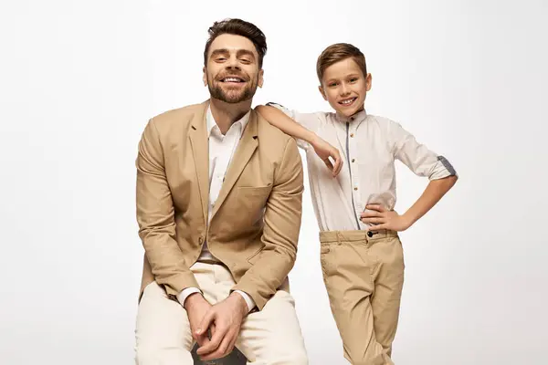 Joyful father and son share laughter and warmth during a memorable Fathers Day celebration. — Stock Photo