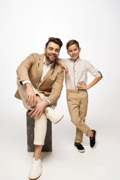 A joyful father and son share a special moment, highlighting their bond on Fathers Day. — Stock Photo